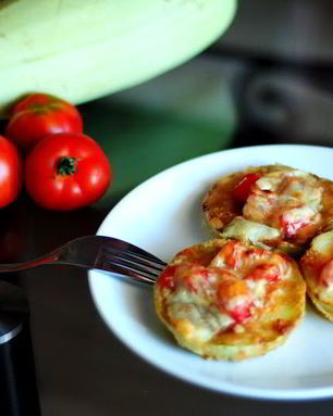 Кабачки, запеченные с чесноком и помидорами