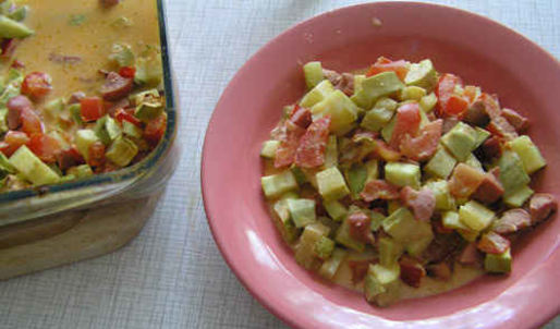 кабачки, запеченные с сосисками и помидорами