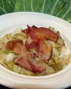 Капуста с беконом по-французски