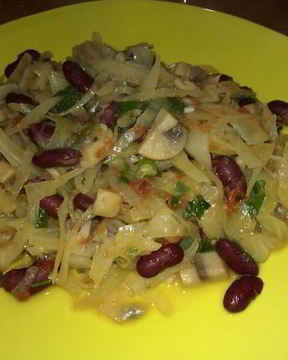 Капуста тушеная с фасолью и грибами