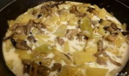 картофель, тушенный с грибами и луком