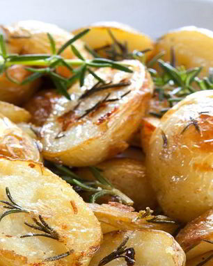 Молодой картофель, запеченный в духовке