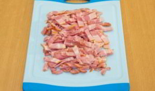 овощи, запеченные с куриным филе, беконом и грибами