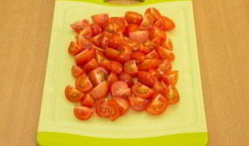 овощи, запеченные с куриным филе, беконом и грибами