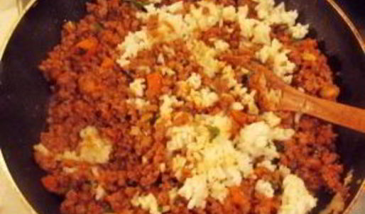 перец, фаршированный мясом и рисом, в духовке