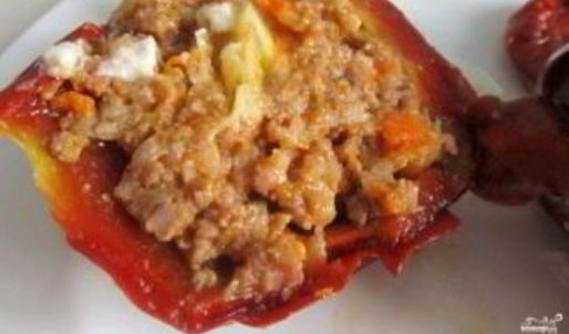 перец, фаршированный мясом и рисом, в духовке