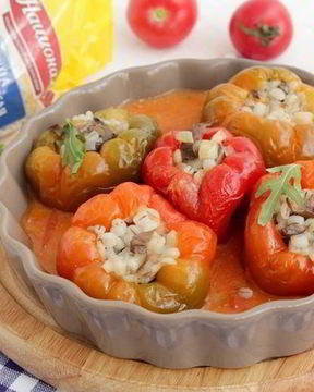 Перцы, фаршированные перловой крупой и грибами
