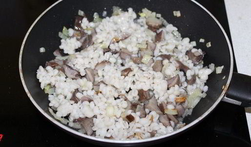 перцы, фаршированные перловой крупой и грибами