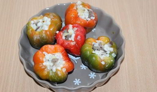 перцы, фаршированные перловой крупой и грибами