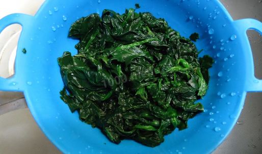 шпинат с яйцом в духовке