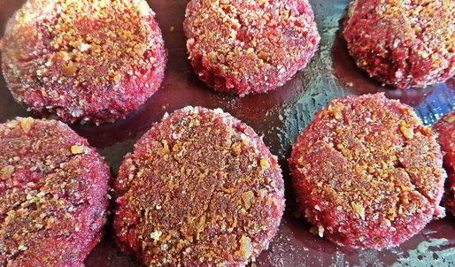 свекольные биточки с лососем