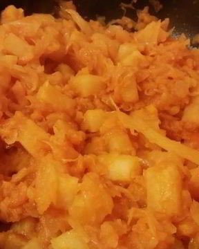 Тушеная картошка с капустой