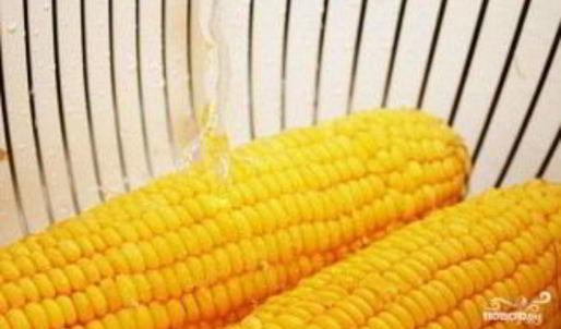 вареная кукуруза в початках