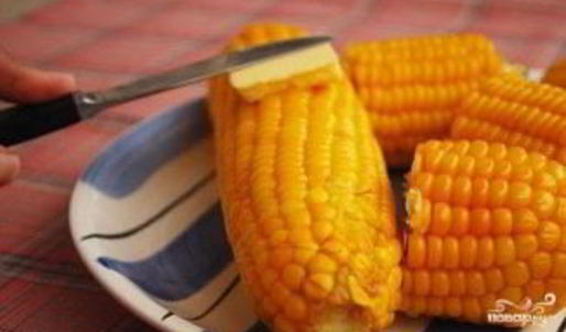 вареная кукуруза в початках