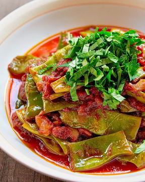Зеленая фасоль, тушенная с томатами