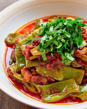 Зеленая фасоль, тушенная с томатами