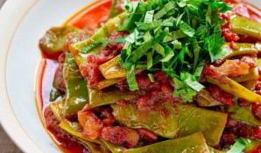 зеленая фасоль, тушенная с томатами