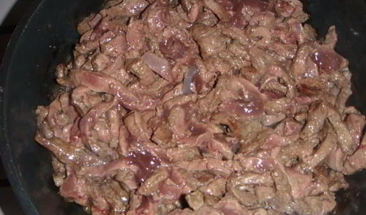 говяжья печень, тушеная с овощами