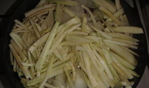 говяжья печень, тушеная с овощами