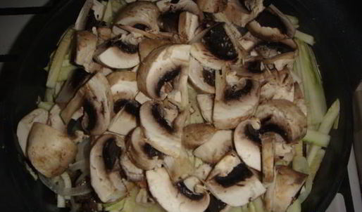 говяжья печень, тушеная с овощами