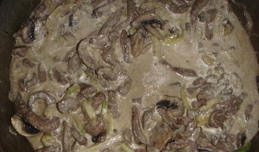 говяжья печень, тушеная с овощами