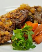 Говяжья печенка с морковью в яблочном соусе