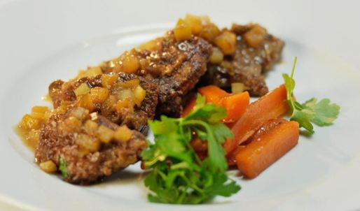 говяжья печенка с морковью в яблочном соусе