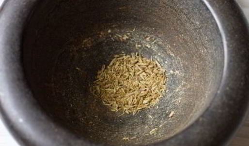 кроличья печень с луком в конверте из пергамента