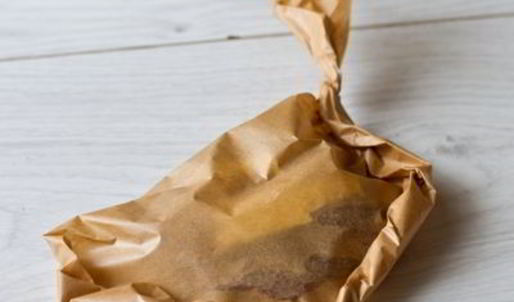 кроличья печень с луком в конверте из пергамента