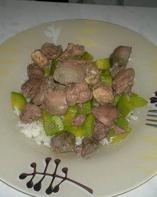 Куриная печень, грудка с кабачком, луком и белым рисом