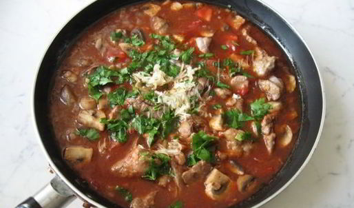 куриная печень с грибами в вине