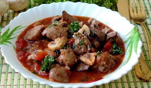 куриная печень с грибами в вине