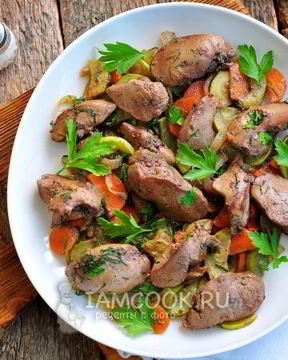 Куриная печень с кабачками