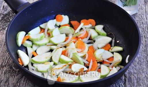 куриная печень с кабачками