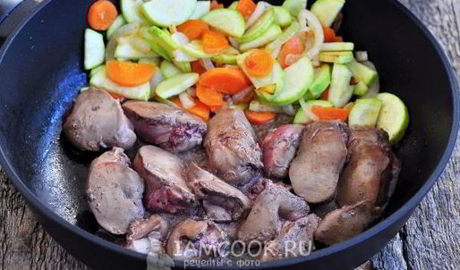 куриная печень с кабачками