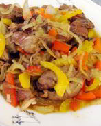 Куриная печень с луком и перцем