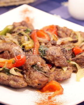 Куриная печень с овощами