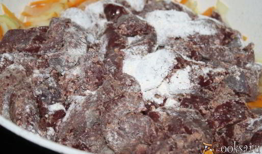 нежная говяжья печень в сметанном соусе