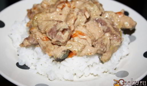 нежная говяжья печень в сметанном соусе