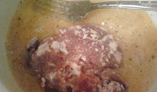 отбивные из печени со сливочно-грибным соусом