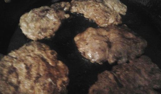 отбивные из печени со сливочно-грибным соусом