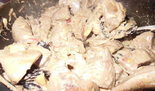 печень индюшки с яблоками и черносливом