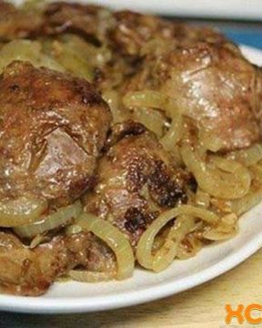 Печень куриная жареная с луком