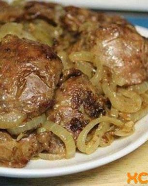 Печень куриная жареная с луком