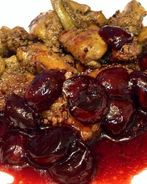 Печень под соусом из маринованной черешни