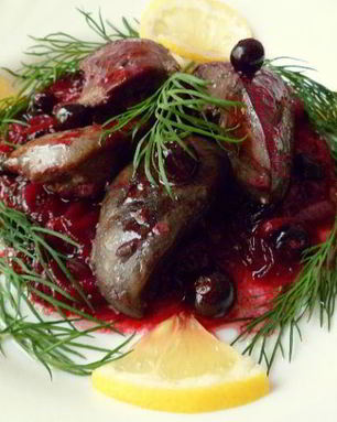 Печень с соусом из черной смородины