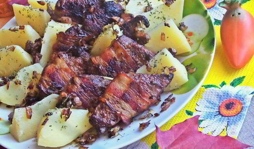 печень в беконе с картофелем