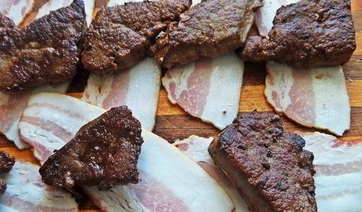 печень в беконе с картофелем