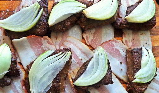 печень в беконе с картофелем