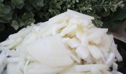 печеночные шарики с жареным луком в фисташках